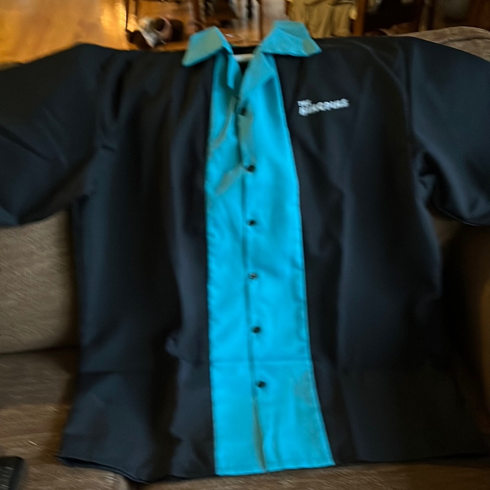 🎃 Halloween costume. Men’s or women’s bowling shirt costume starter.
